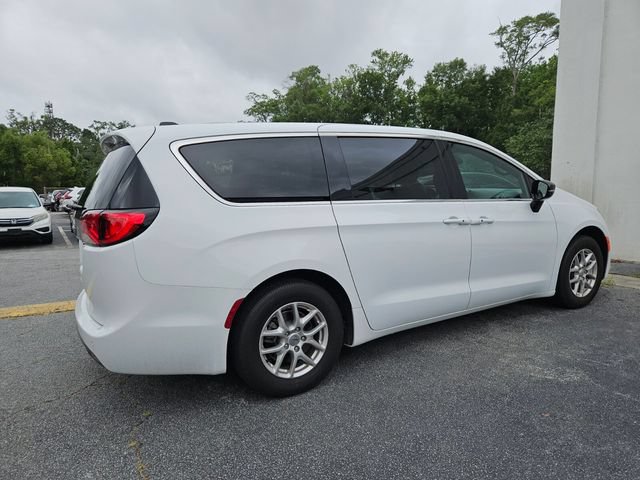 Used 2025 Chrysler Voyager LX FWD image 7