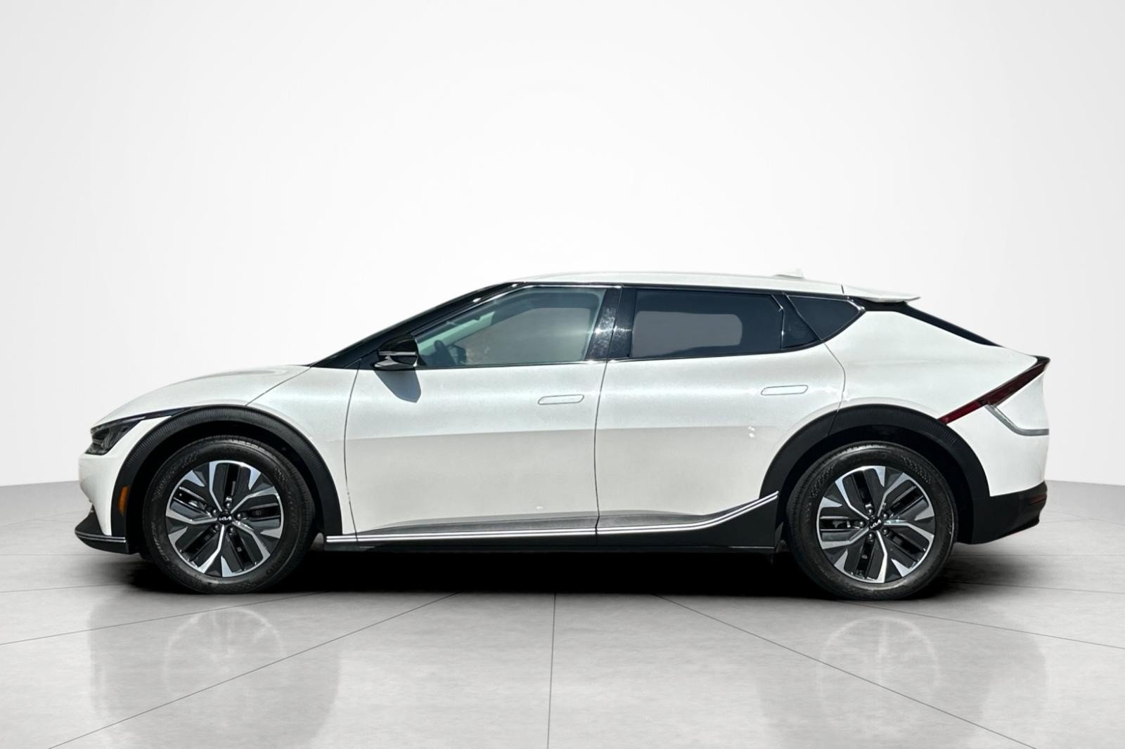 Used 2023 Kia EV6 Light RWD image 2