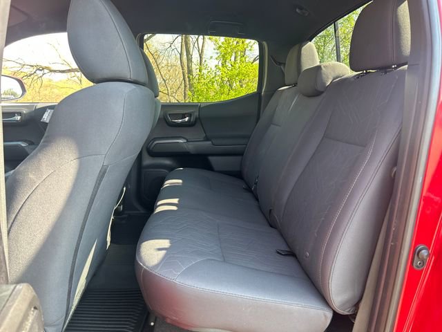 Used 2019 Toyota Tacoma TRD Off-Road AWD/4WD image 25