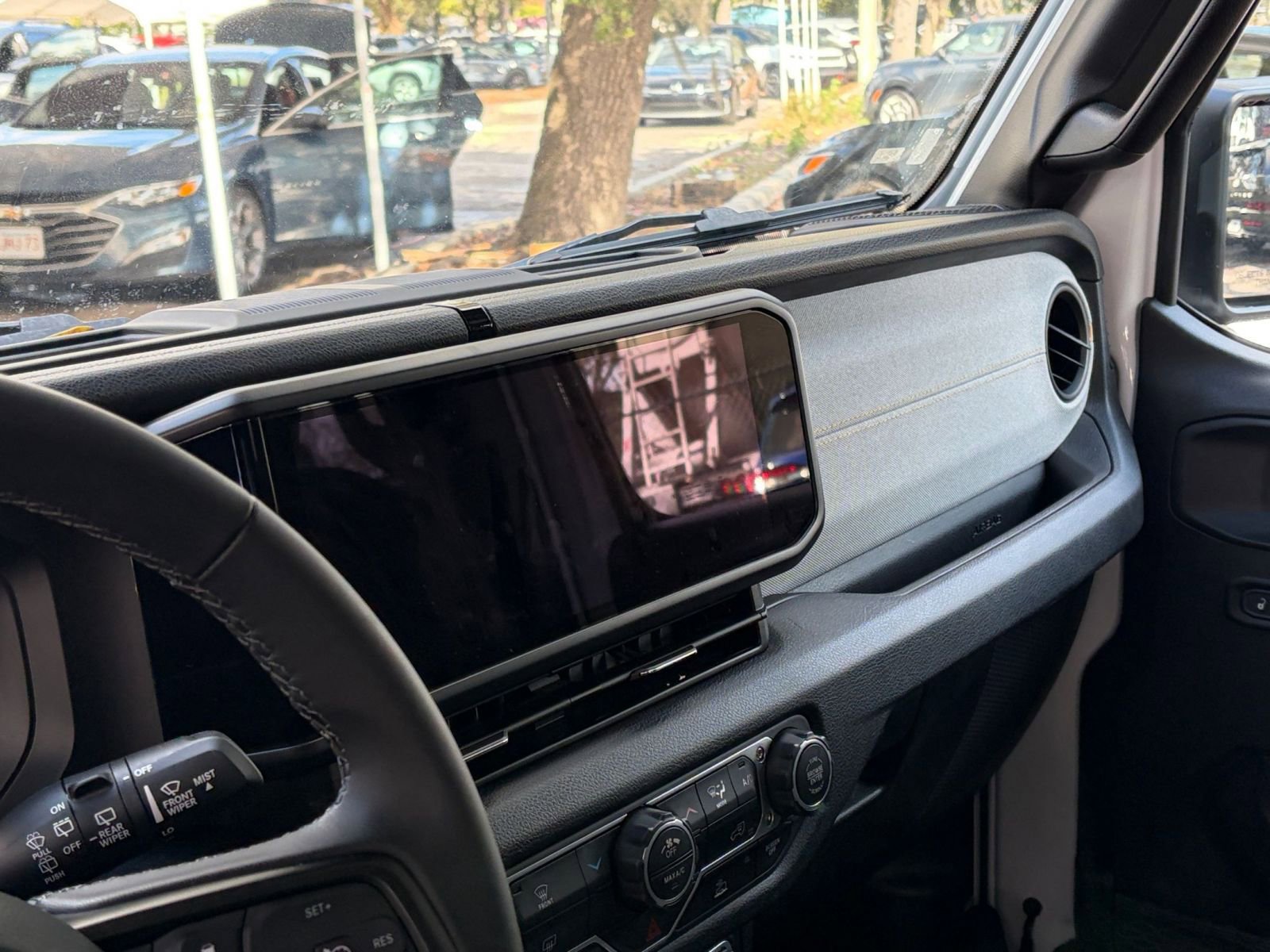 Used 2025 Jeep Wrangler Sport S image 29