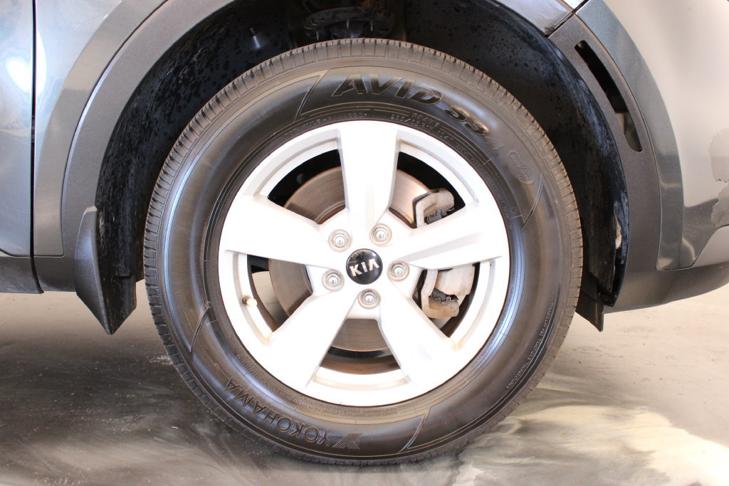 Used 2021 Kia Sorento LX AWD/4WD image 24