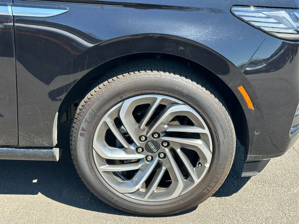 Used 2025 Lincoln Navigator Reserve AWD/4WD image 11