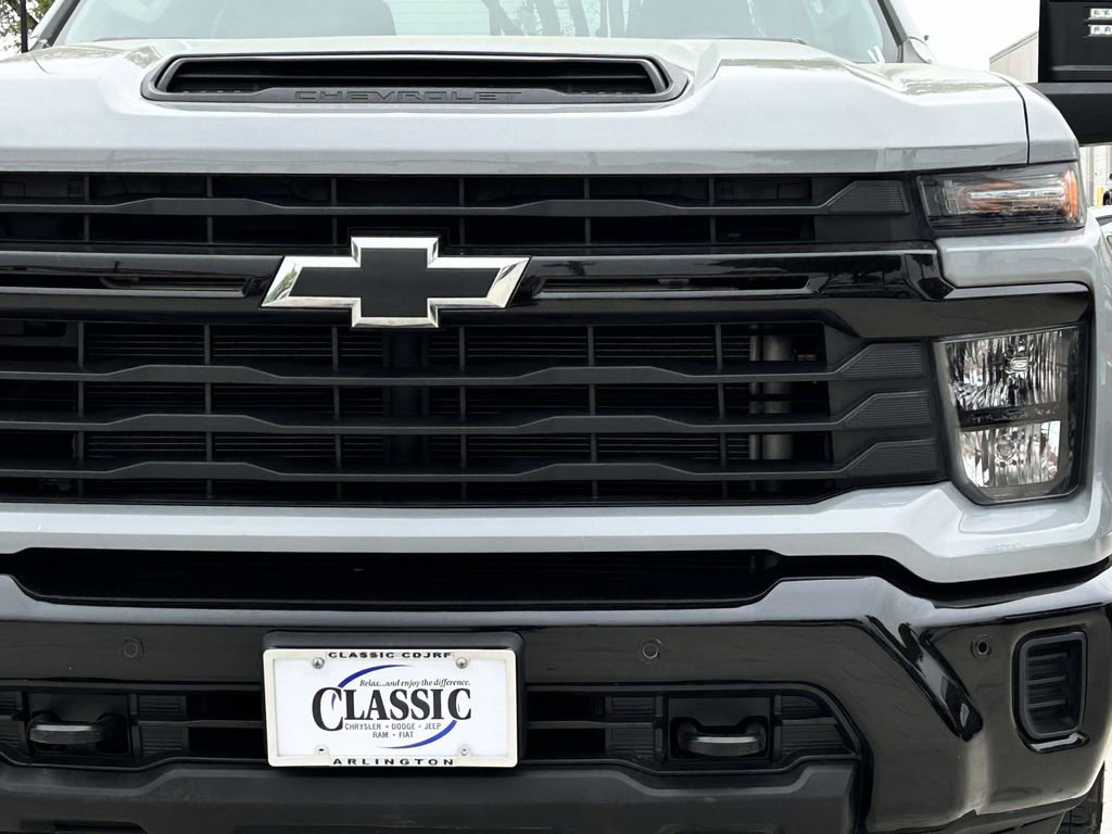Used 2025 Chevrolet Silverado 2500 Custom w/ Custom Value Package image 10