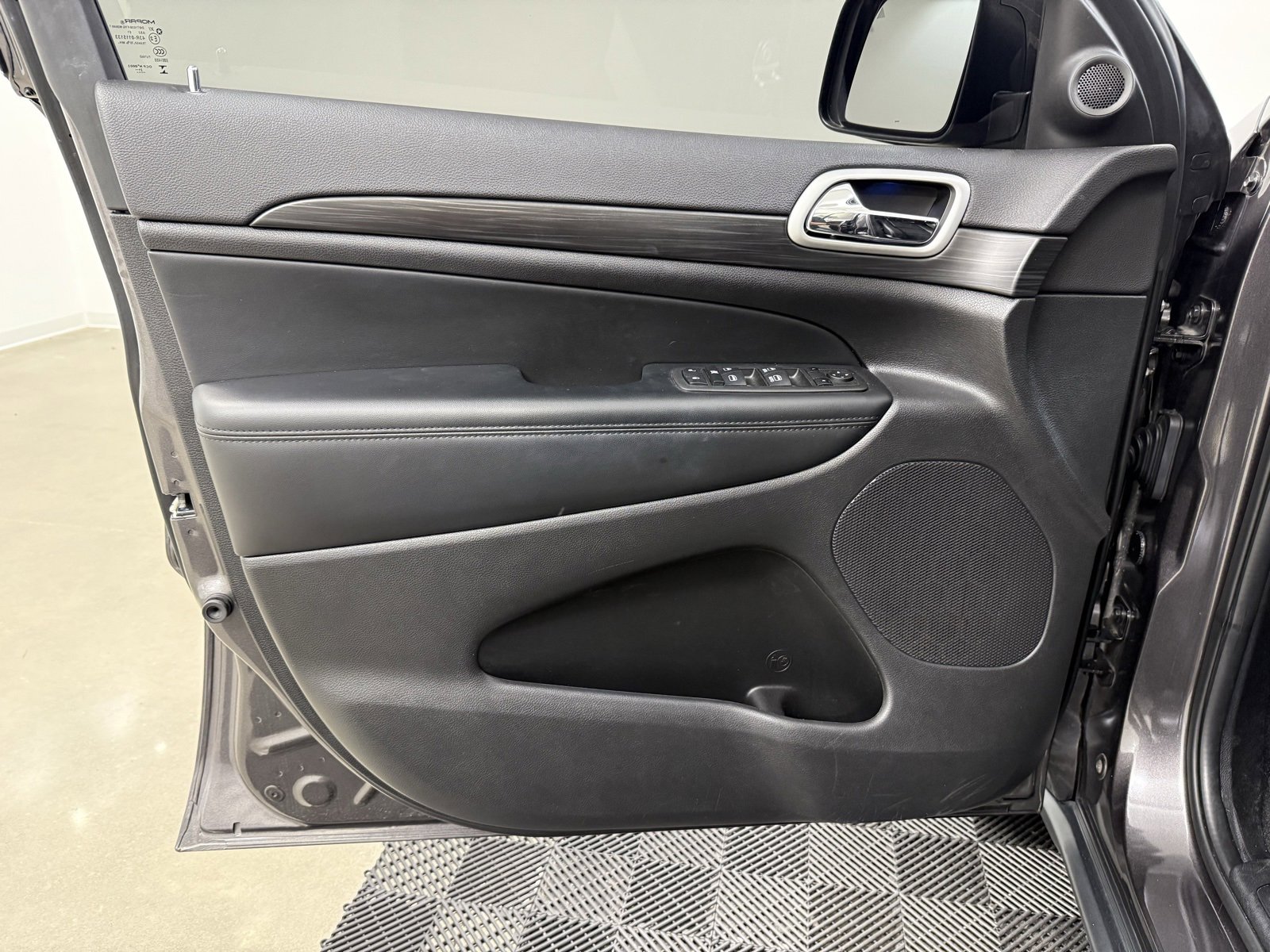 Used 2021 Jeep Grand Cherokee Laredo X image 10