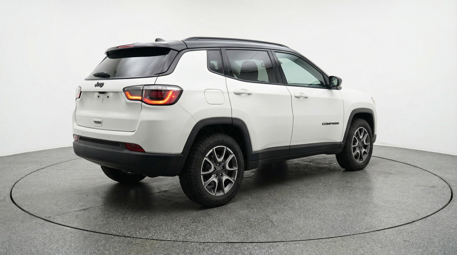 Used 2025 Jeep Compass Trailhawk AWD/4WD image 9