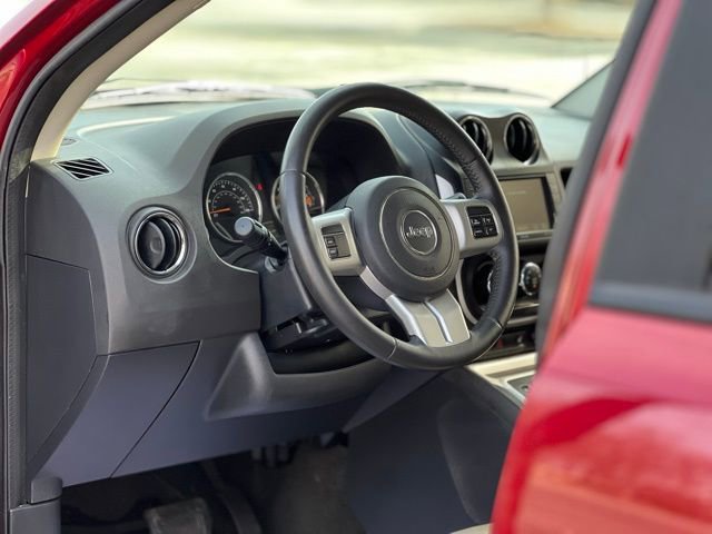 Used 2016 Jeep Compass Latitude image 11