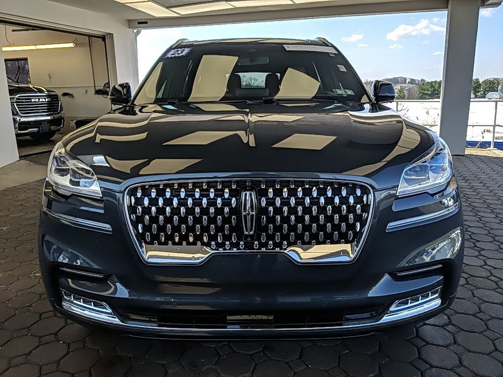 Certified 2023 Lincoln Aviator Black Label w/ Class IV Trailer Tow Package image 2