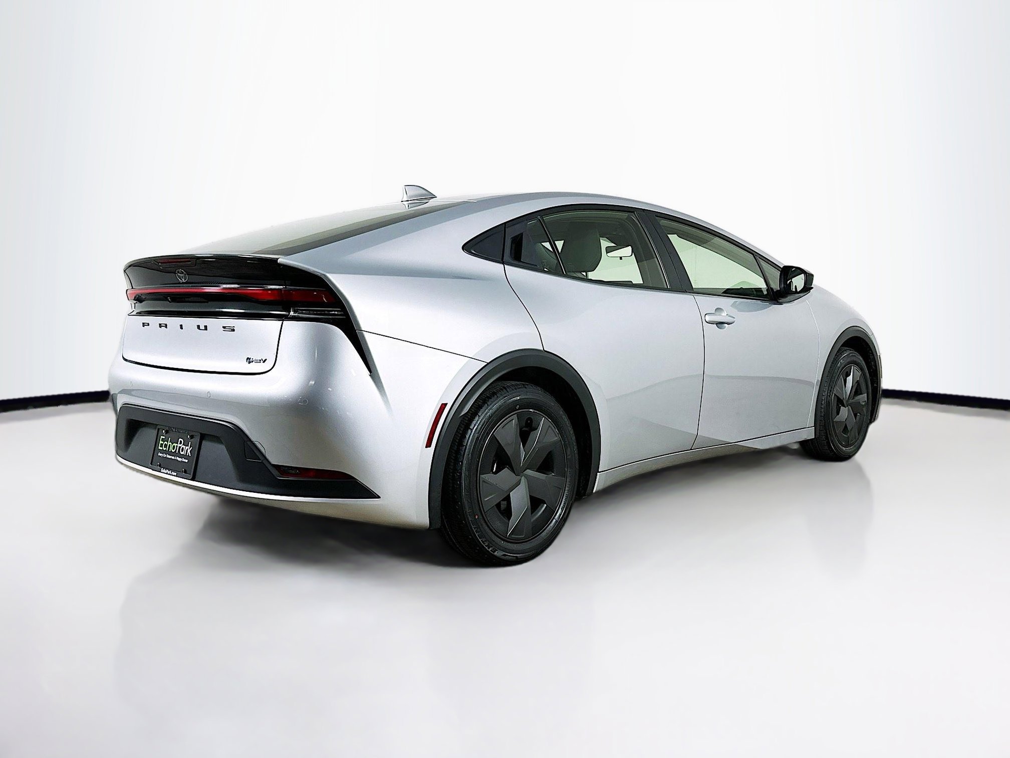 Used 2024 Toyota Prius LE image 9