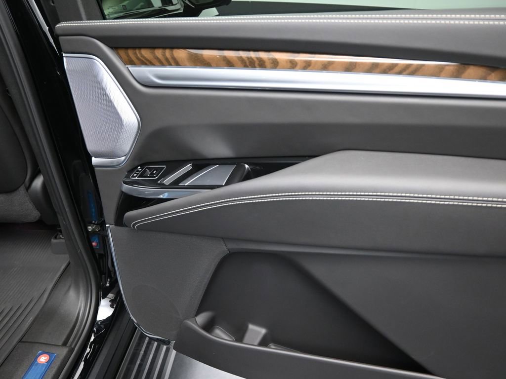 New 2026 Cadillac Escalade ESV Platinum Sport w/ LPO, ONYX Package AWD/4WD image 20