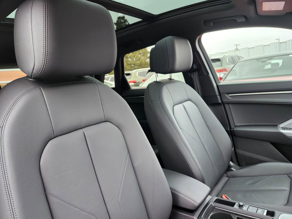 Certified 2025 Audi Q3 2.0T Premium w/ Convenience Package image 15