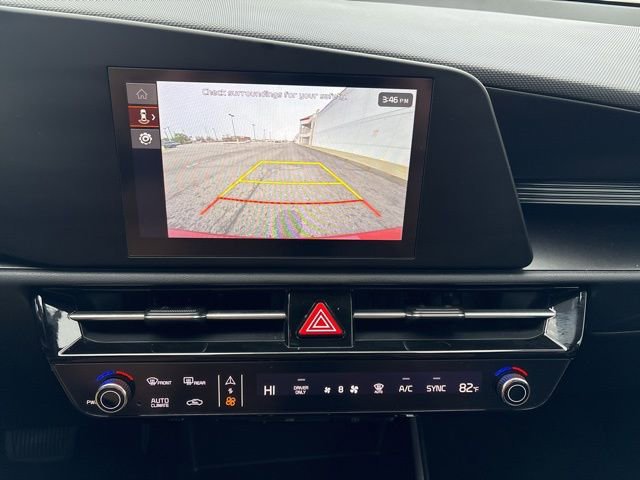 Used 2025 Kia Niro LX image 17
