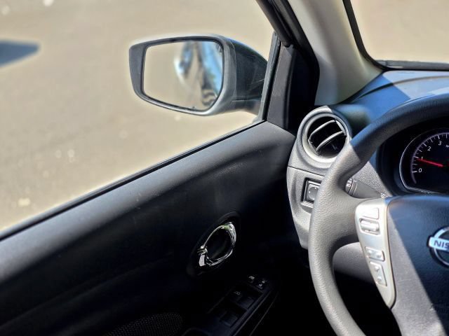 Used 2015 Nissan Versa SV FWD image 20