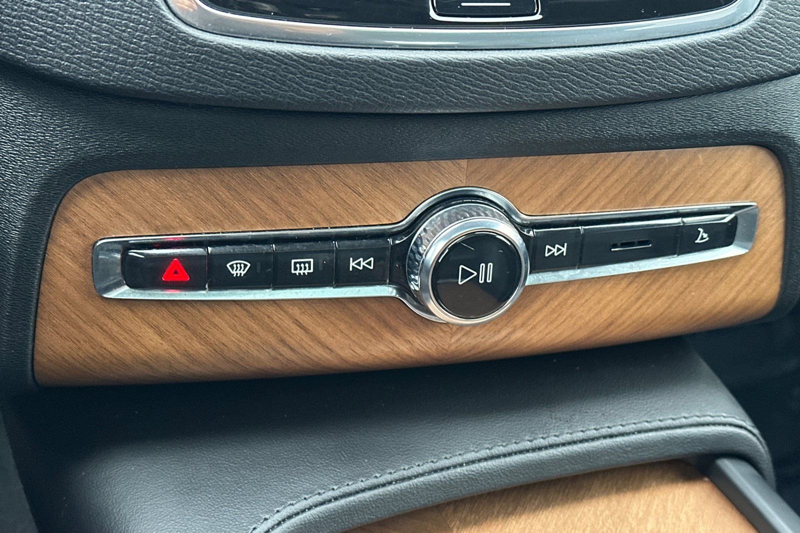 Used 2023 Volvo XC90 T8 Plus image 24