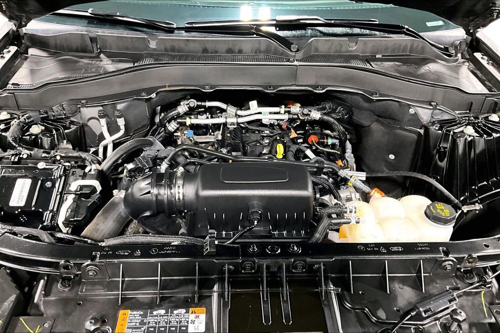 Used 2023 Ford Explorer XLT w/ Equipment Group 202A image 12