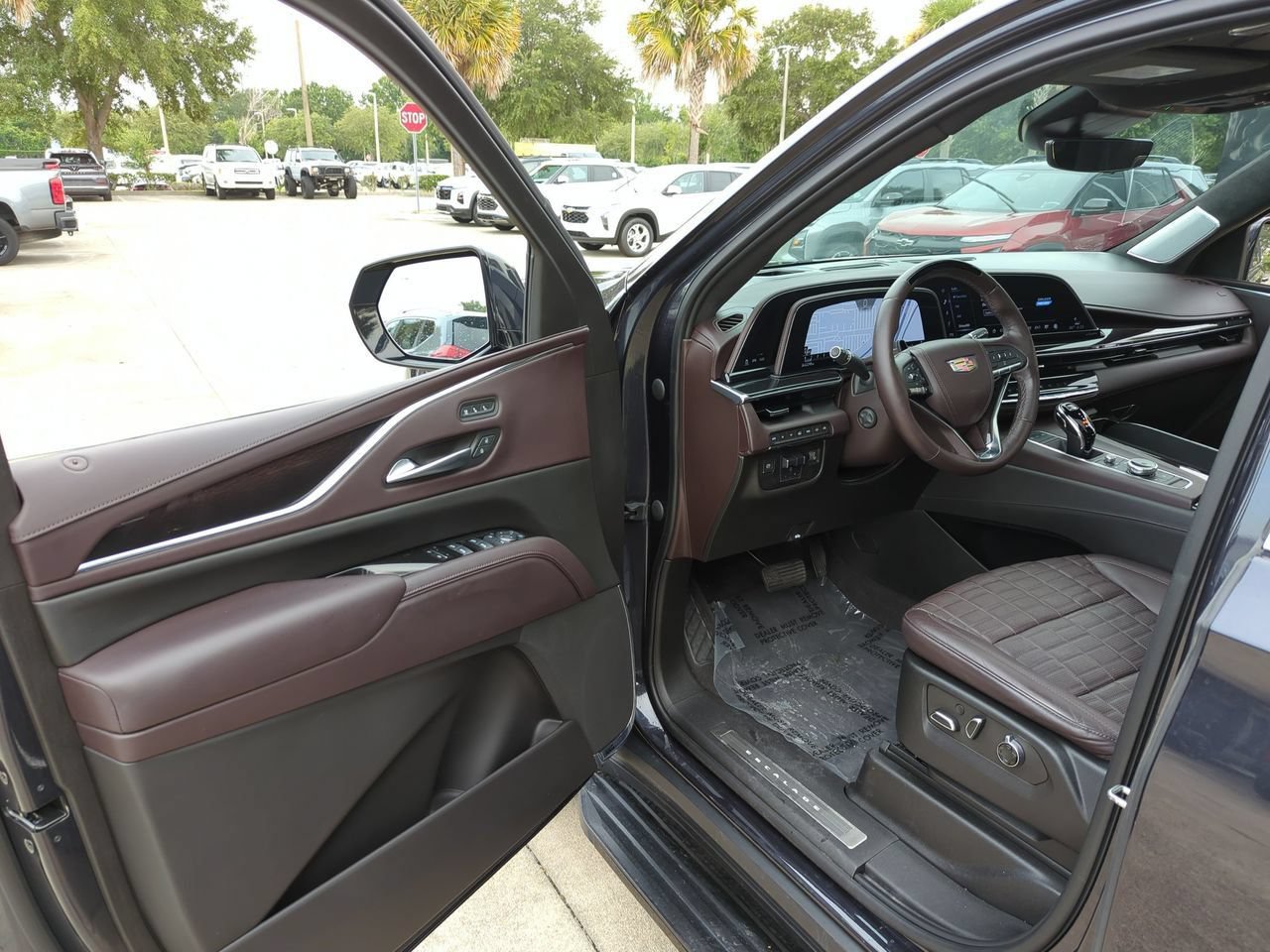 Certified 2023 Cadillac Escalade Premium Luxury Platinum AWD/4WD image 7