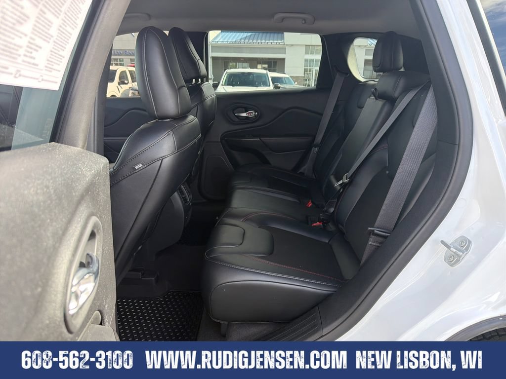 Used 2022 Jeep Cherokee Trailhawk AWD/4WD image 24