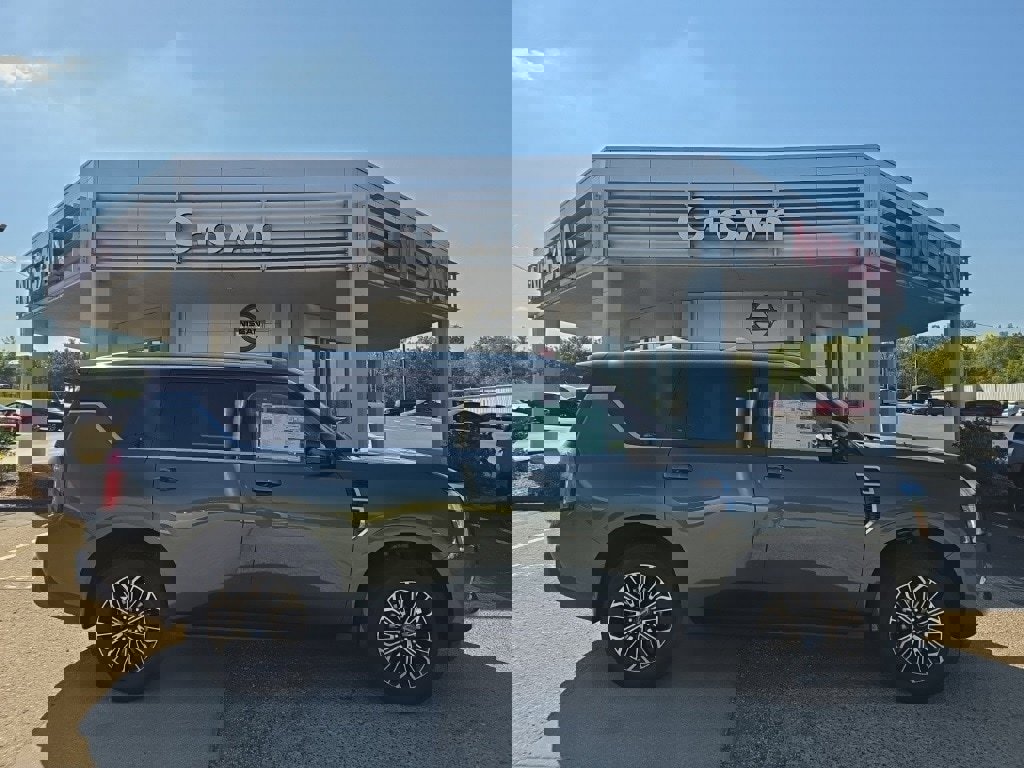 New 2026 Nissan Armada Platinum image 2