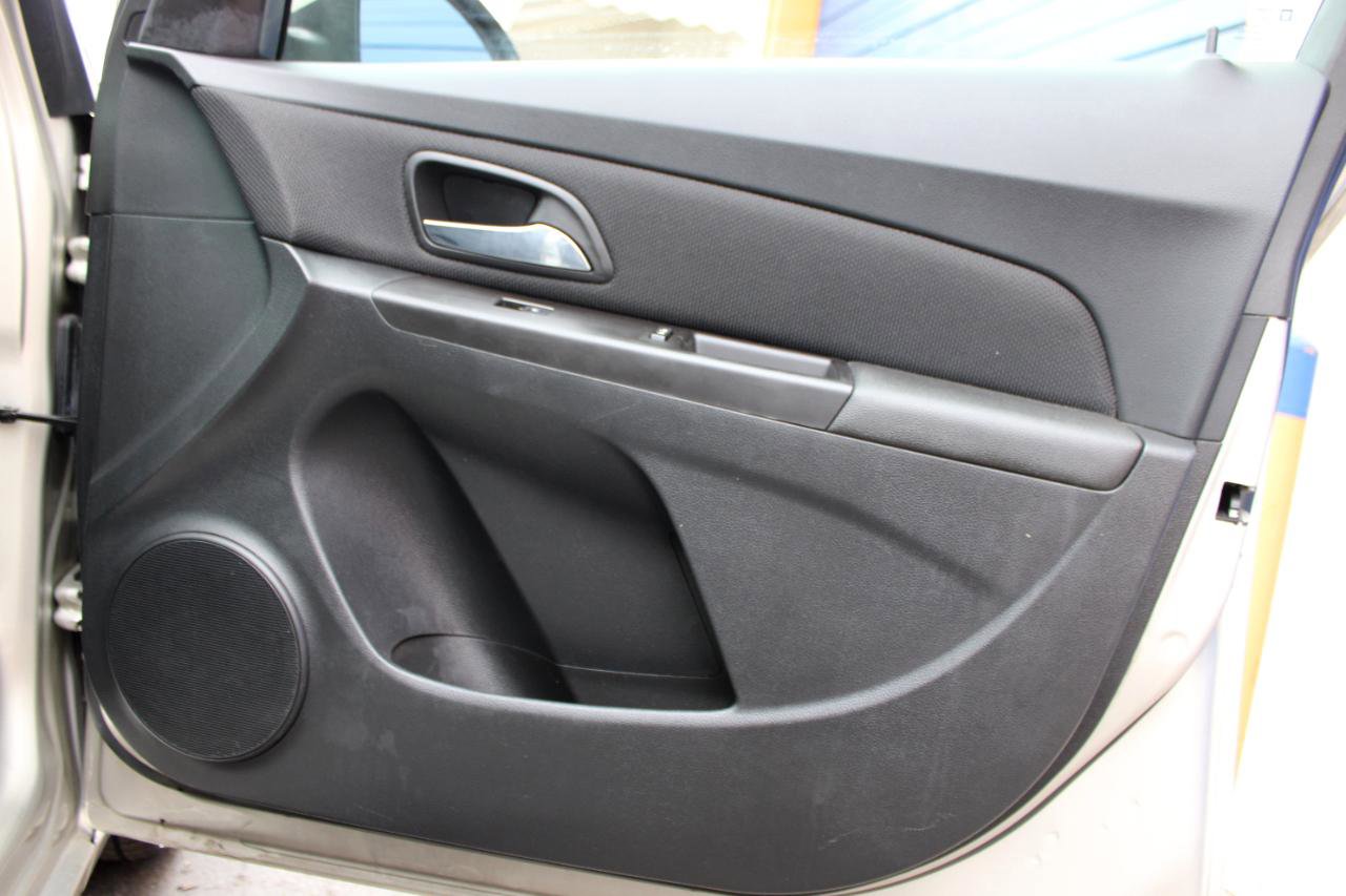 Used 2015 Chevrolet Cruze LT image 47