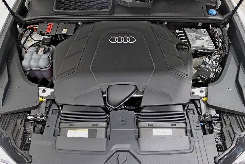Used 2023 Audi Q8 Prestige AWD/4WD image 42