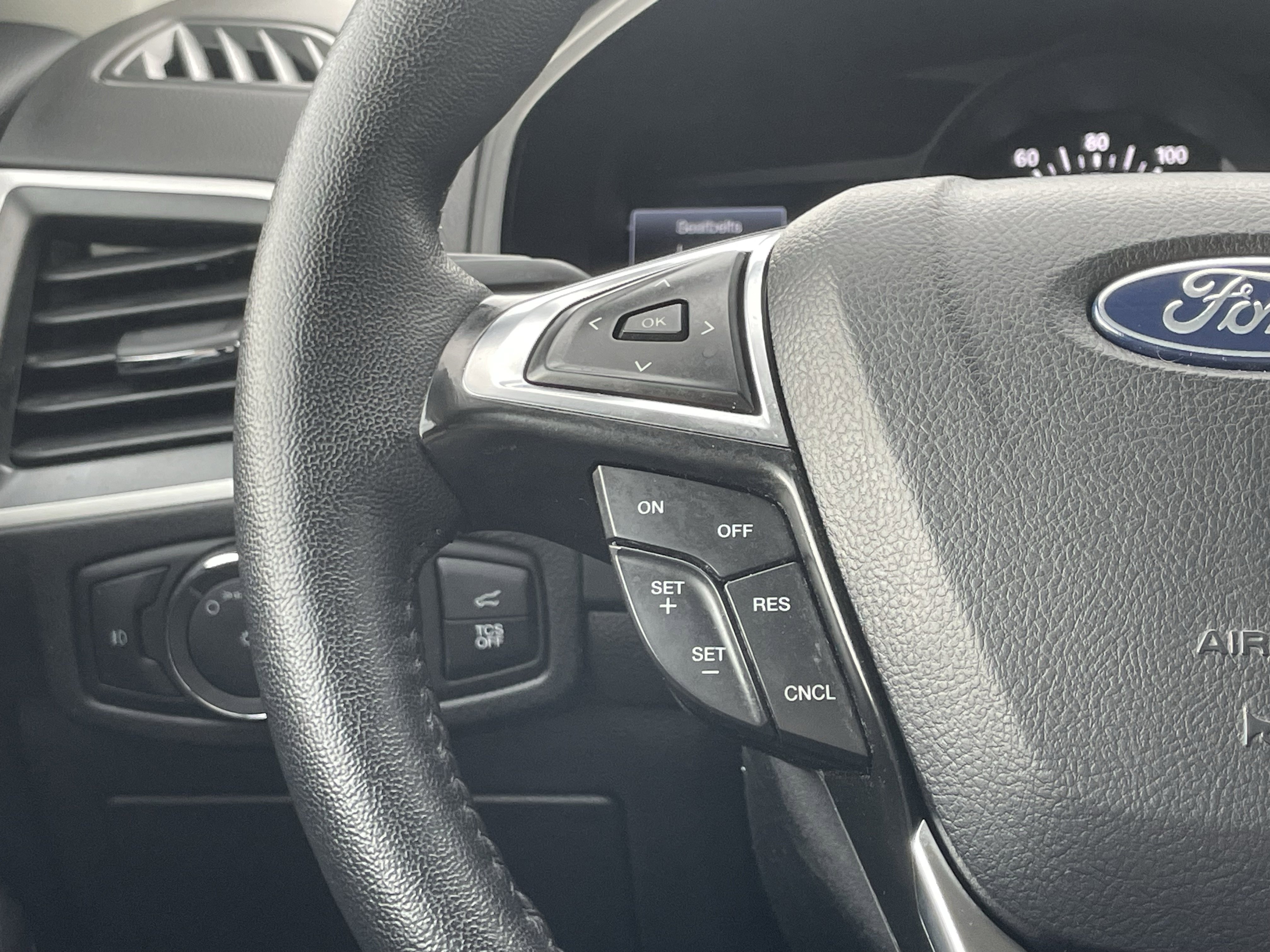 Used 2024 Ford Edge SEL w/ Convenience Package image 5