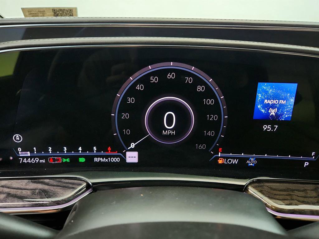 Used 2021 Cadillac Escalade Premium Luxury w/ LPO, Illumination Package AWD/4WD image 17