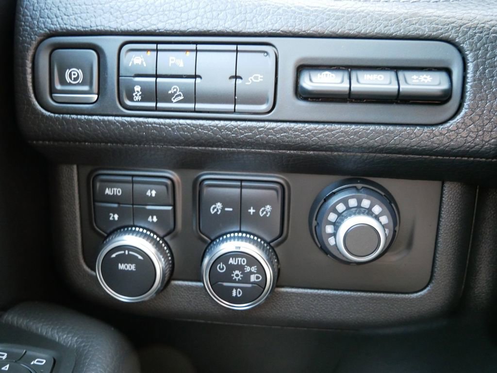 Used 2021 GMC Yukon Denali w/ LPO, Illumination Package AWD/4WD image 31