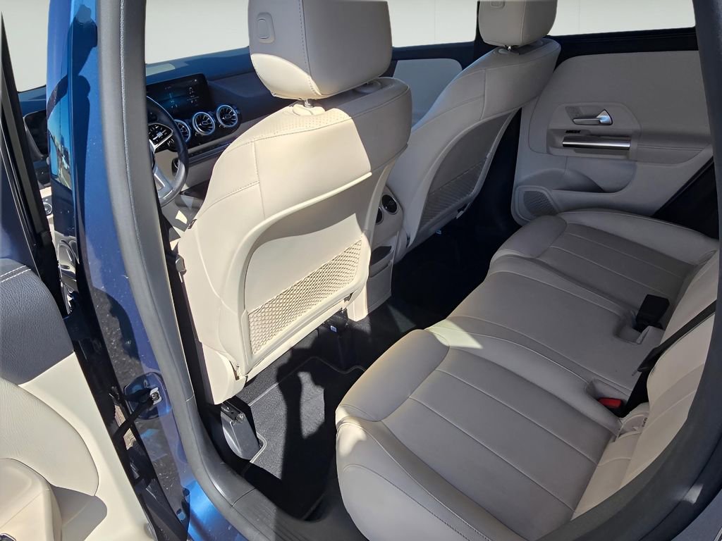 Used 2022 Mercedes-Benz GLA 250 4MATIC w/ Premium Package Lite image 28