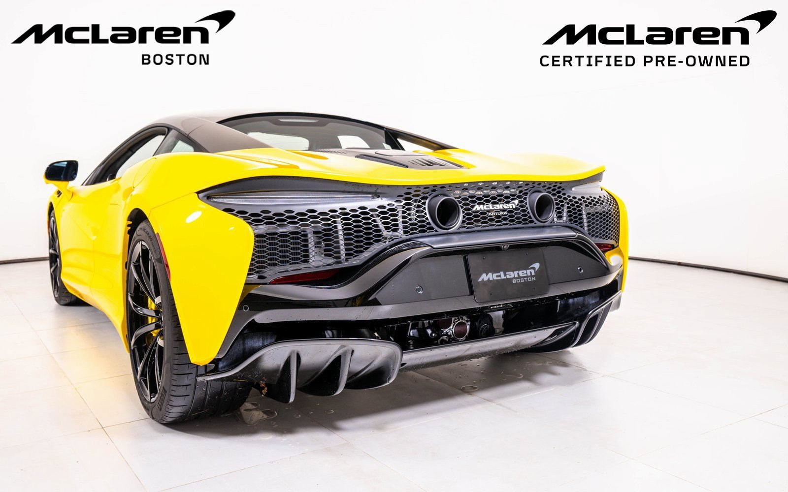 Used 2023 McLaren Artura RWD image 10
