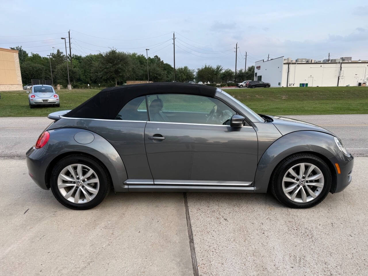 Used 2013 Volkswagen Beetle TDI FWD image 5