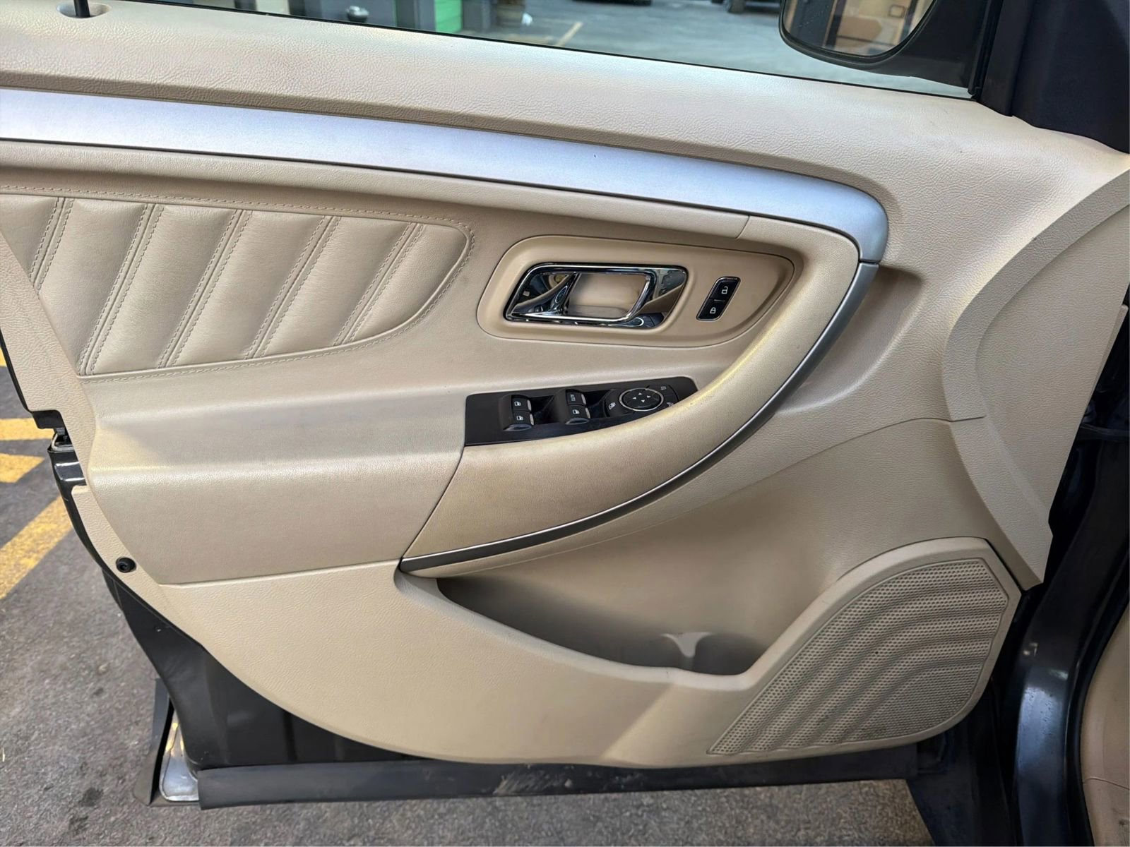 Used 2018 Ford Taurus SE image 19