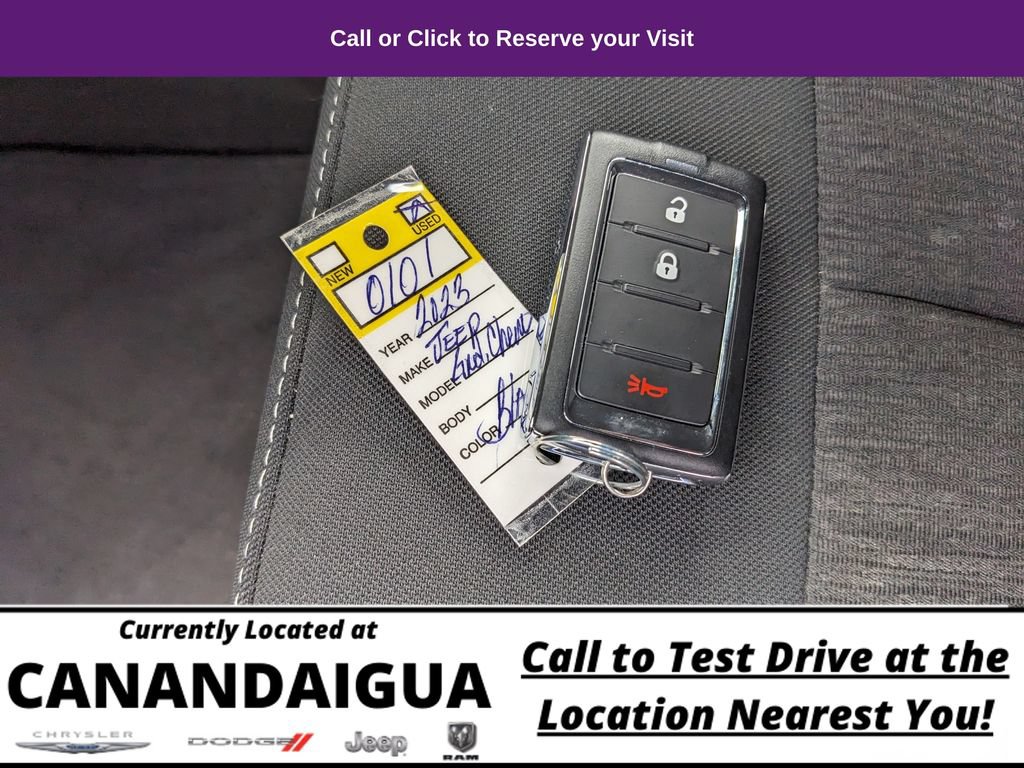 Used 2023 Jeep Grand Cherokee Laredo AWD/4WD image 37