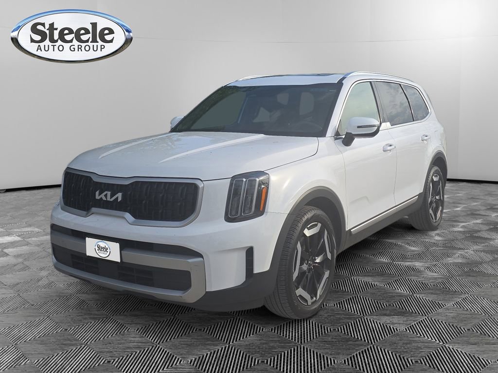 Used 2023 Kia Telluride EX w/ EX Captain's Chair Package image 1