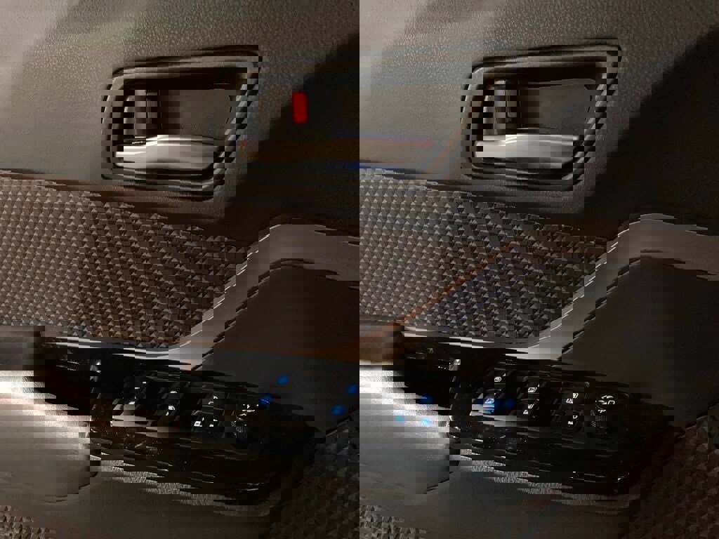 Used 2019 Toyota C-HR Limited image 13