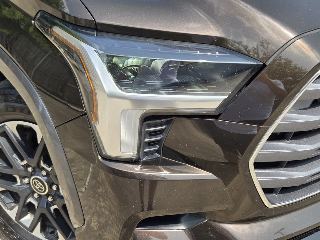 Used 2023 Toyota Sequoia Limited AWD/4WD image 10