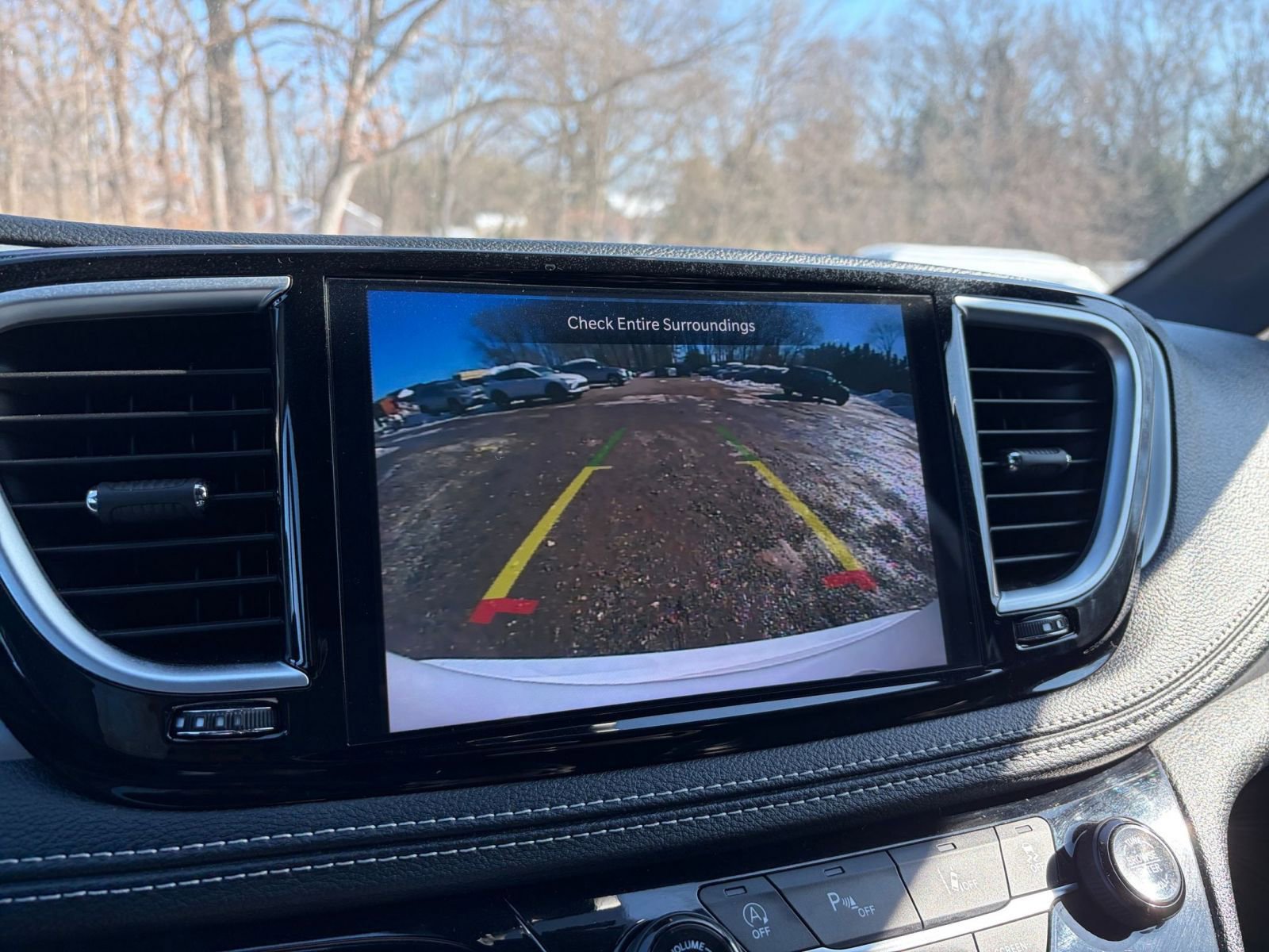 Used 2025 Chrysler Pacifica Limited image 17