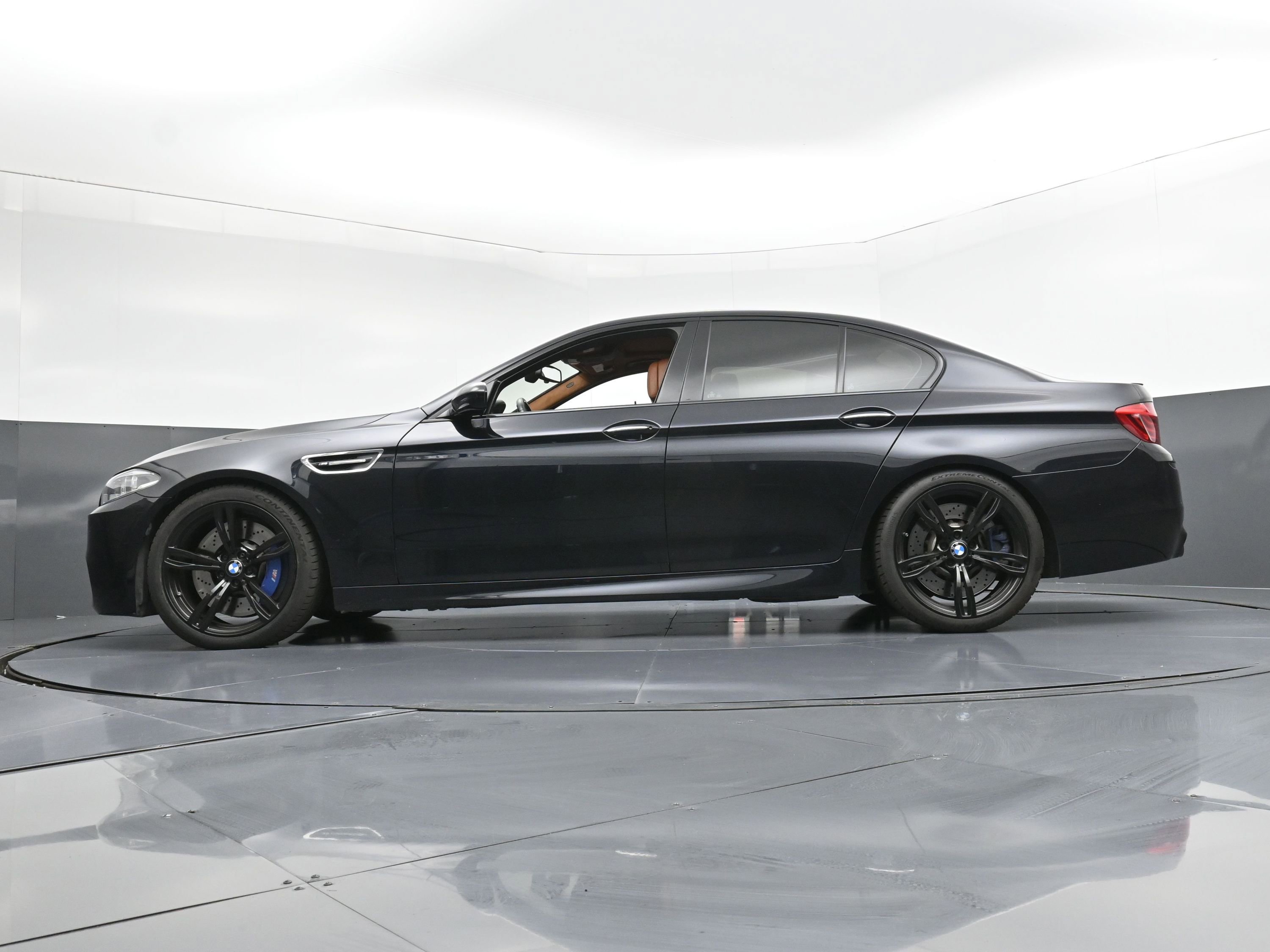 Used 2015 BMW M5 image 25