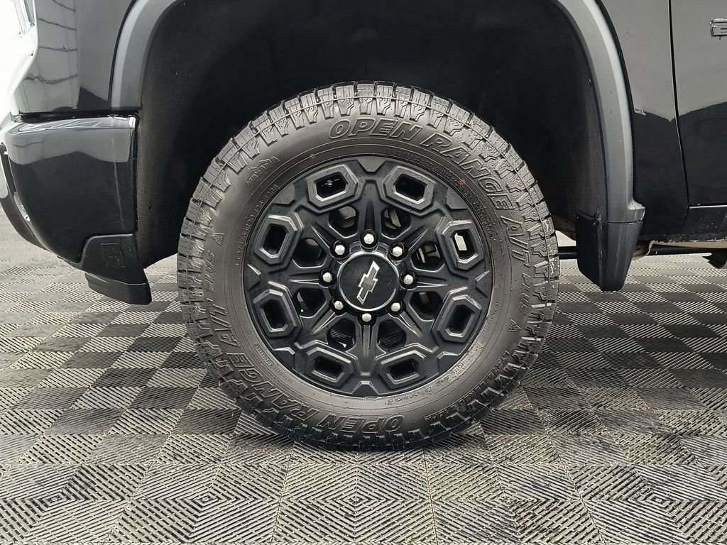 Used 2024 Chevrolet Silverado 2500 LT w/ Midnight Edition AWD/4WD image 11