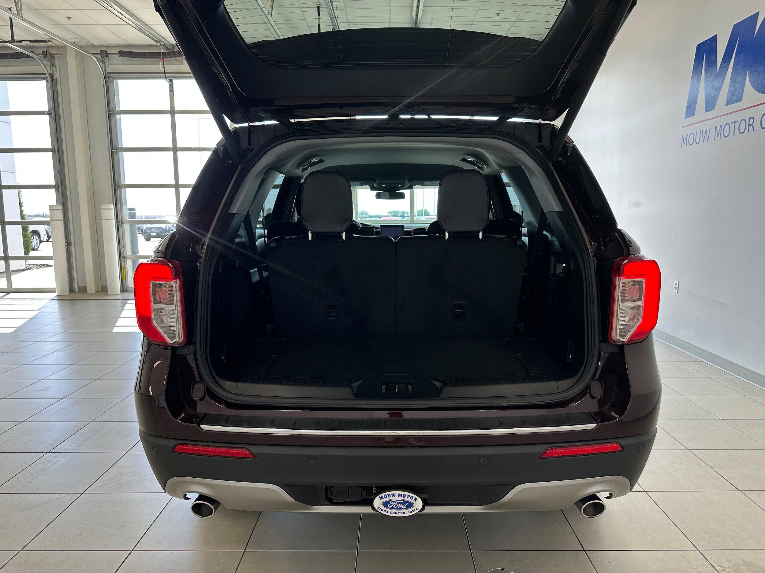 Used 2022 Ford Explorer Limited w/ Equipment Group 301A AWD/4WD image 7