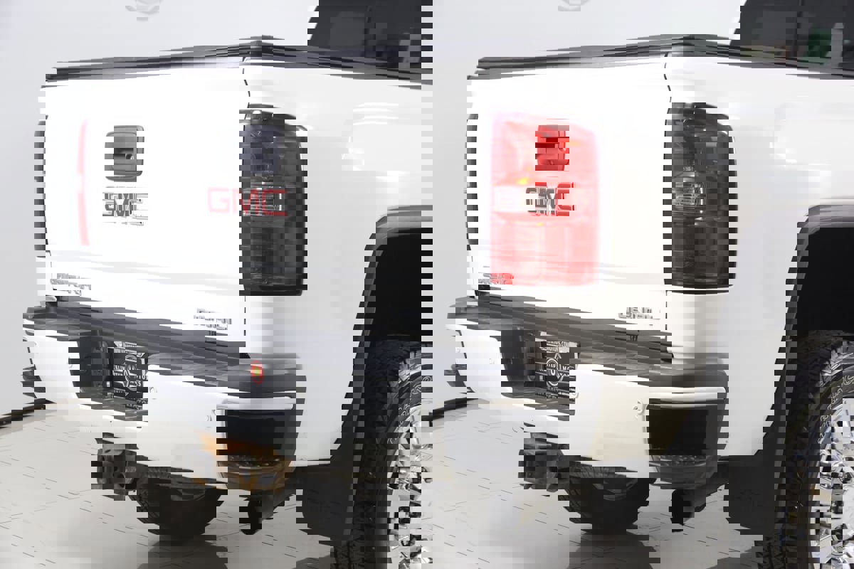 Used 2016 GMC Sierra 2500 Denali w/ Suspension Package, Off-Road AWD/4WD image 41