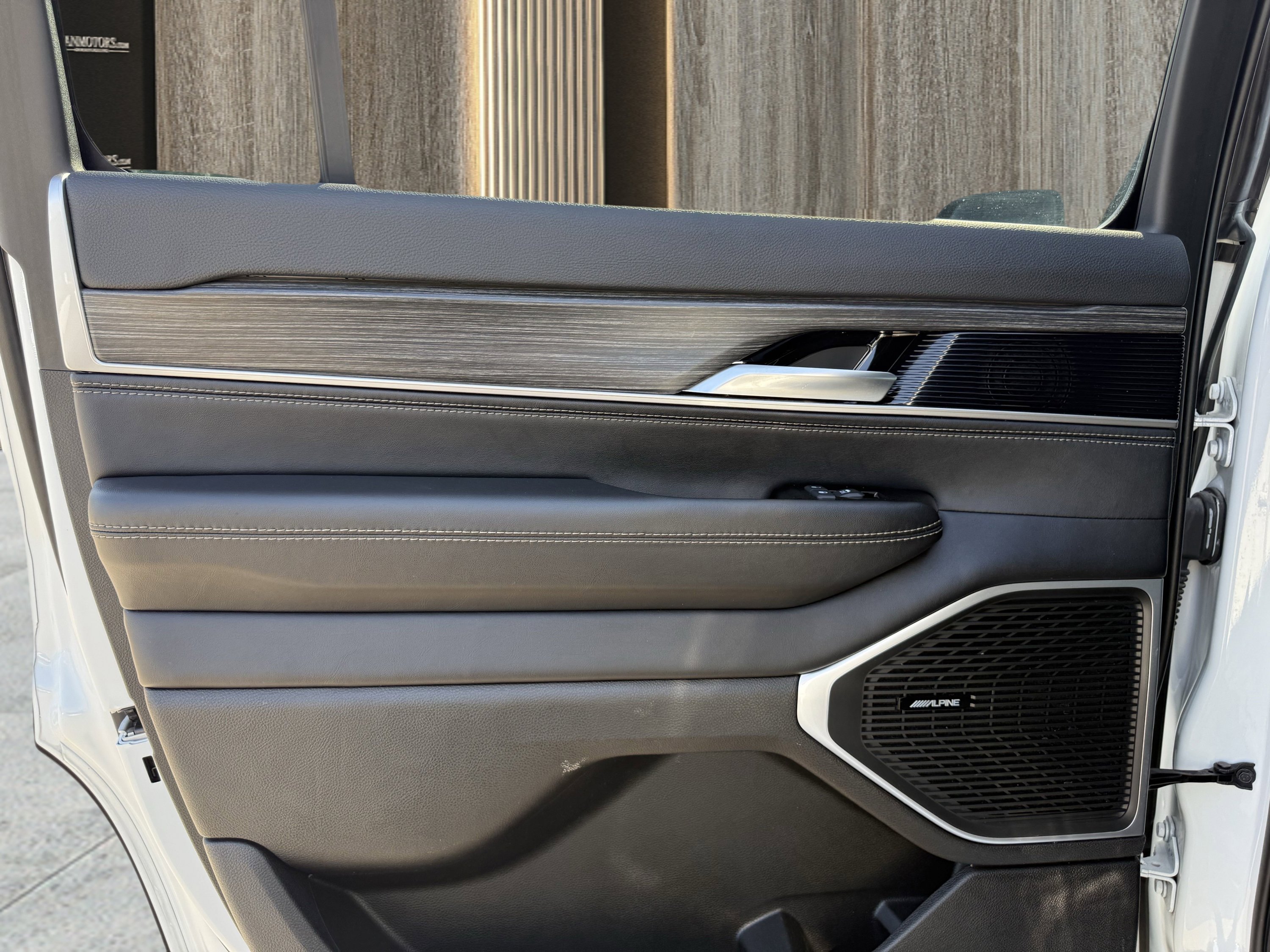 Used 2024 Jeep Wagoneer Series II w/ Flexible Seating Group image 39