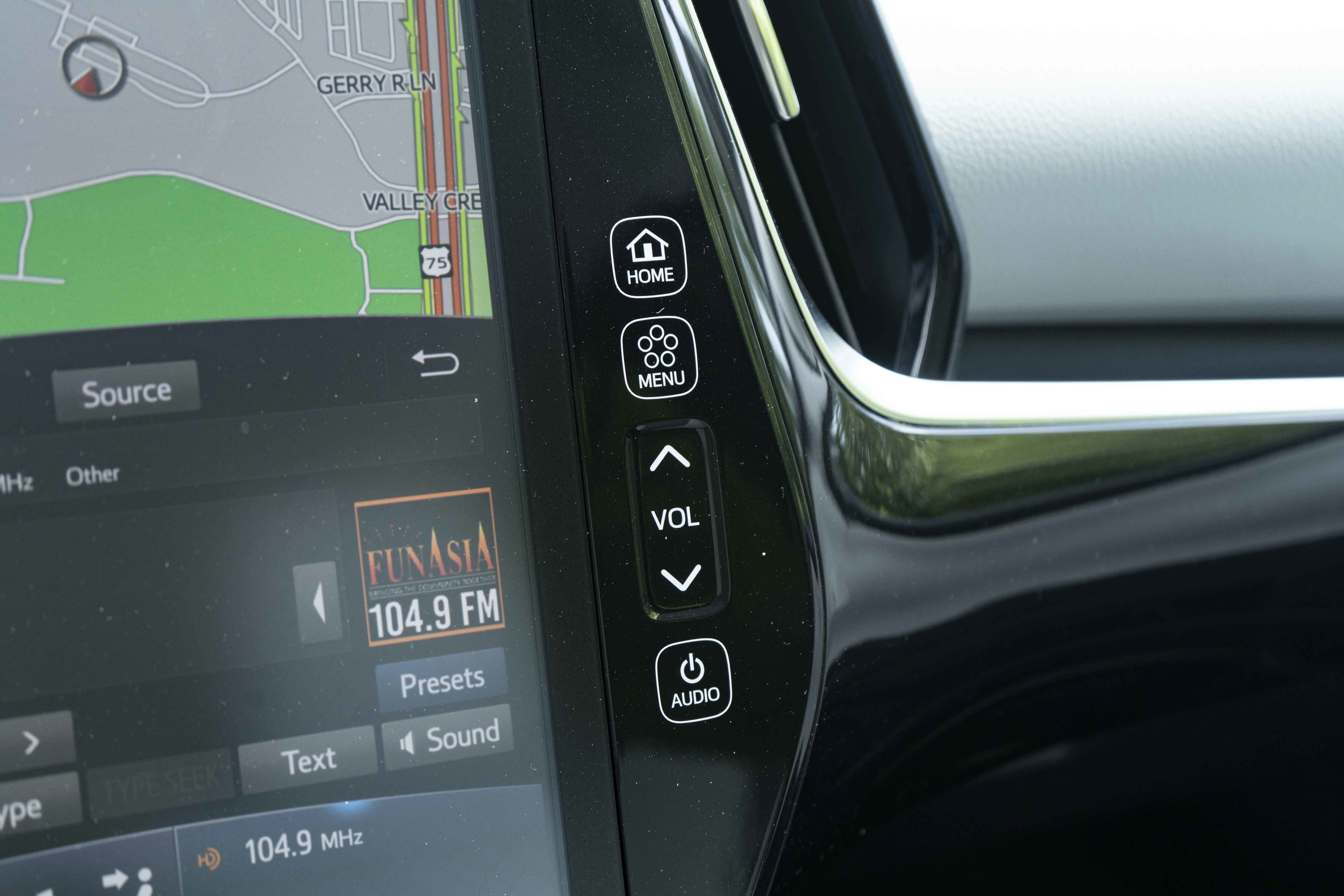 Used 2022 Toyota Prius Prime XLE image 32