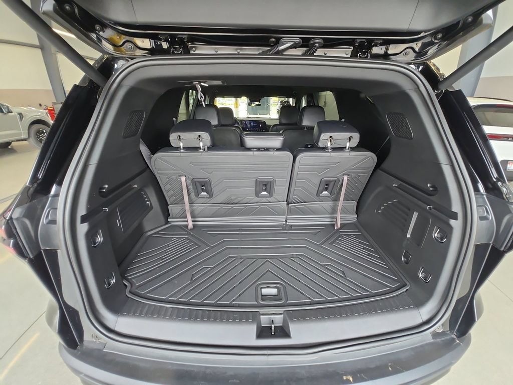 Certified 2025 Chevrolet Traverse LT w/ Midnight/Sport Edition AWD/4WD image 29