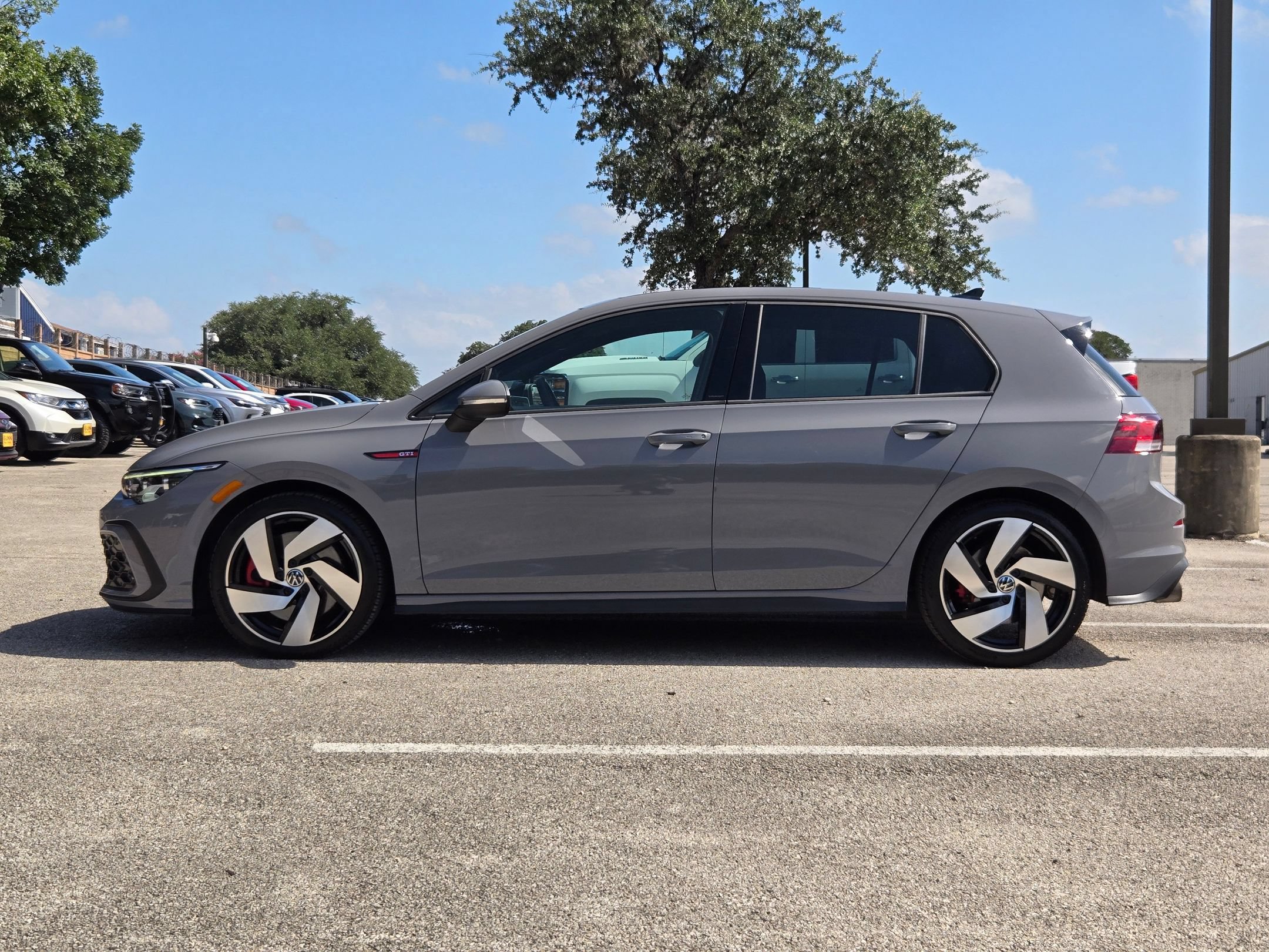 Used 2022 Volkswagen GTI SE FWD image 3