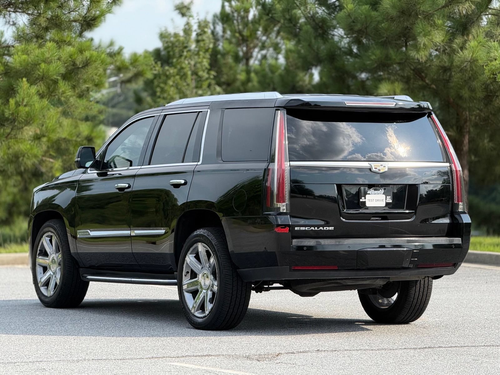 Used 2018 Cadillac Escalade Premium Luxury RWD image 10