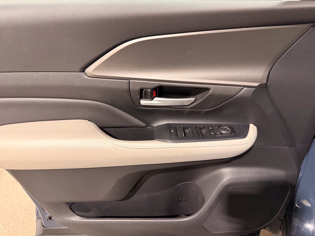 Used 2024 Toyota Grand Highlander AWD image 14