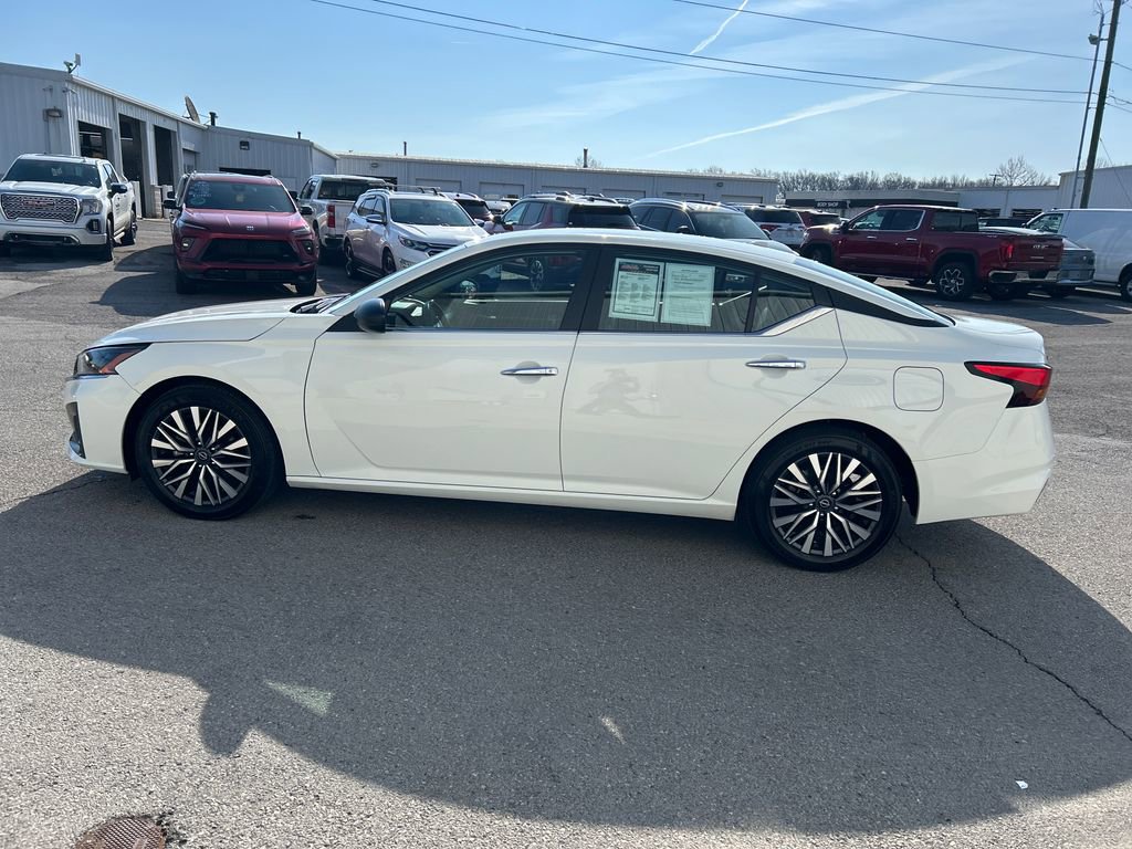 Used 2025 Nissan Altima 2.5 SV FWD image 4