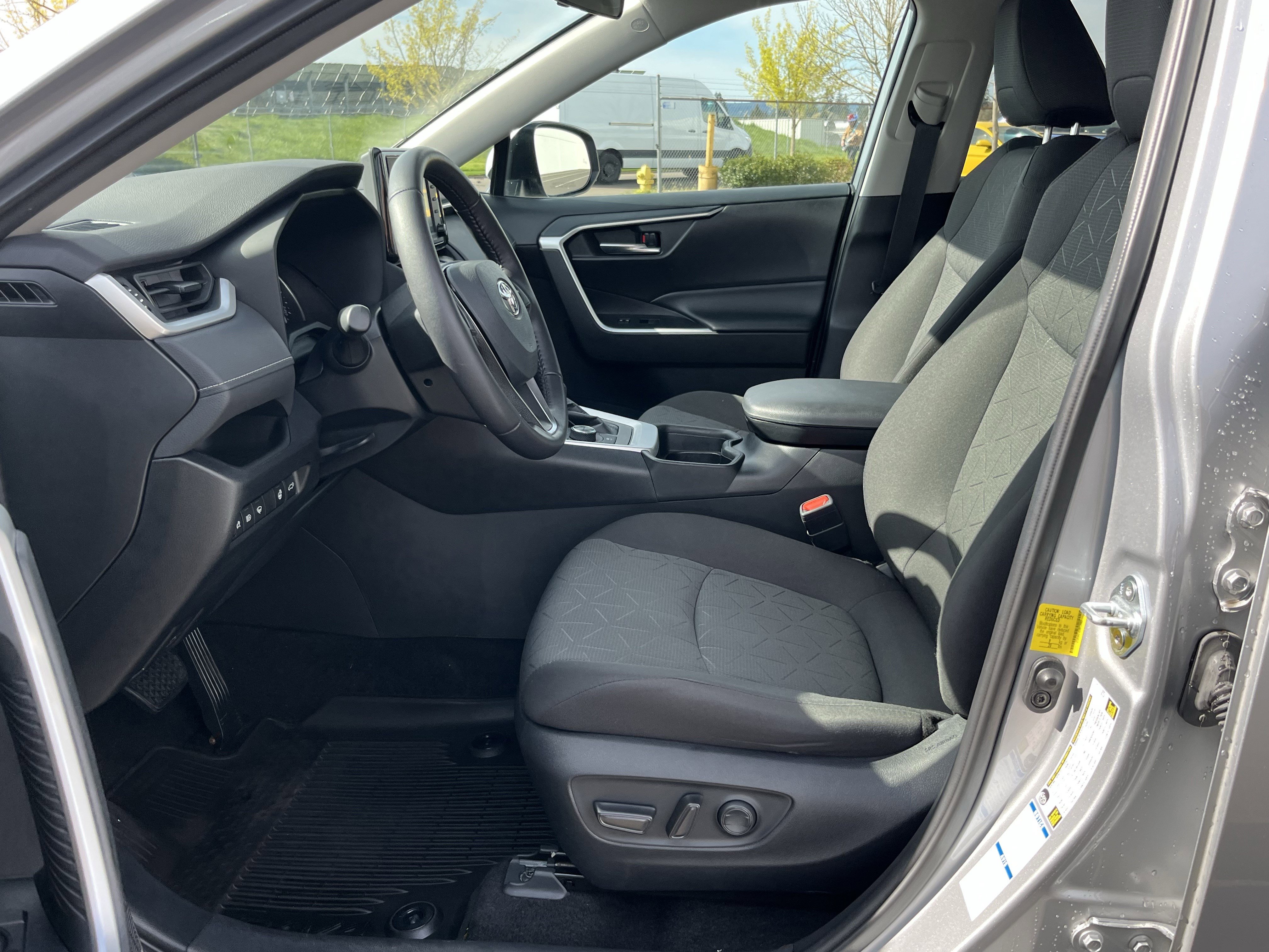 Used 2021 Toyota RAV4 XLE w/ Convenience Package image 17