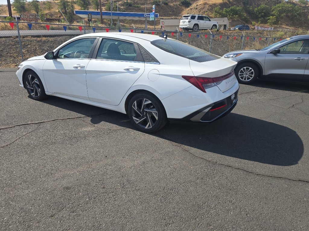Used 2025 Hyundai Elantra SEL FWD image 4