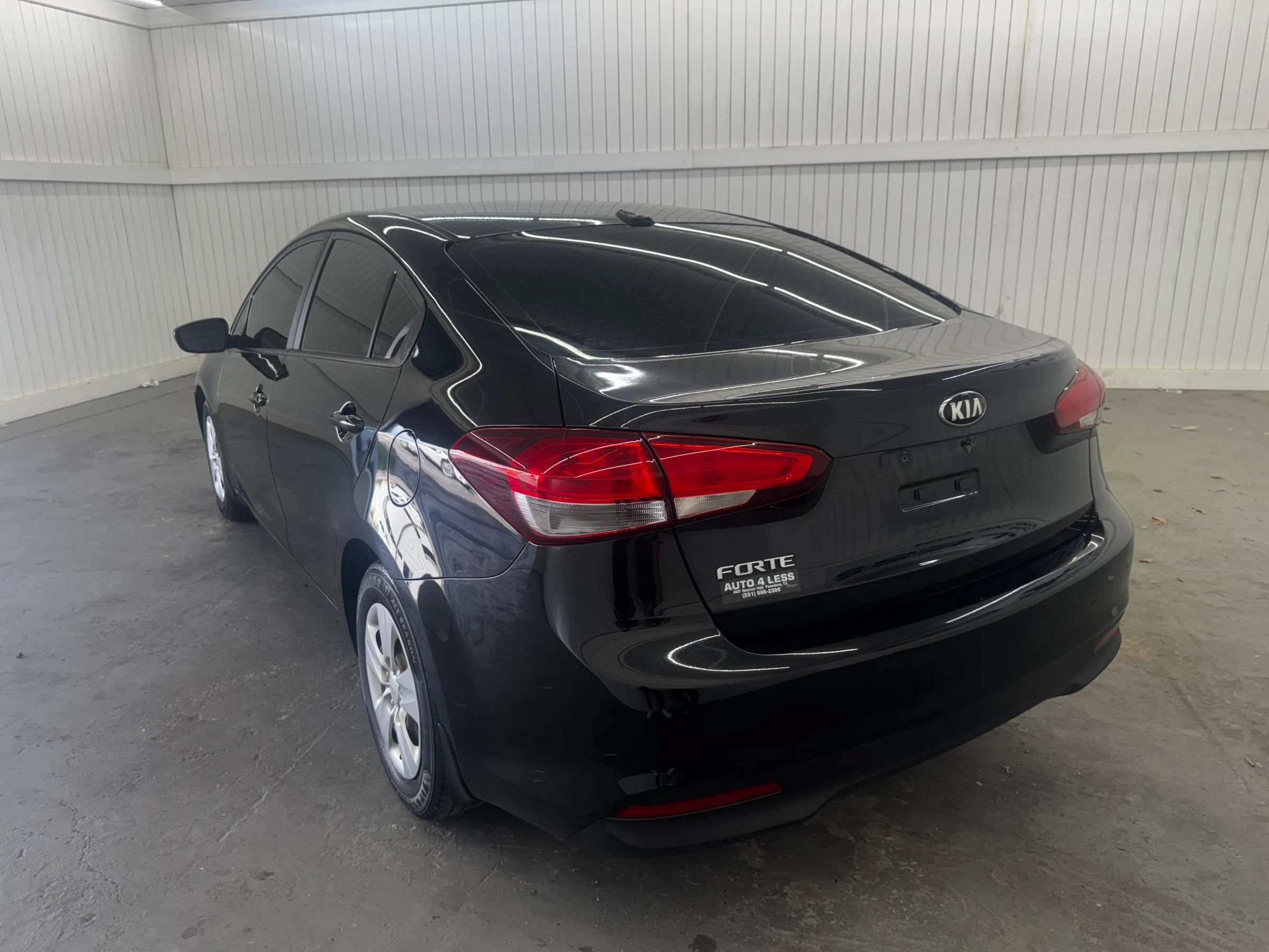 Used 2017 Kia Forte LX FWD image 7
