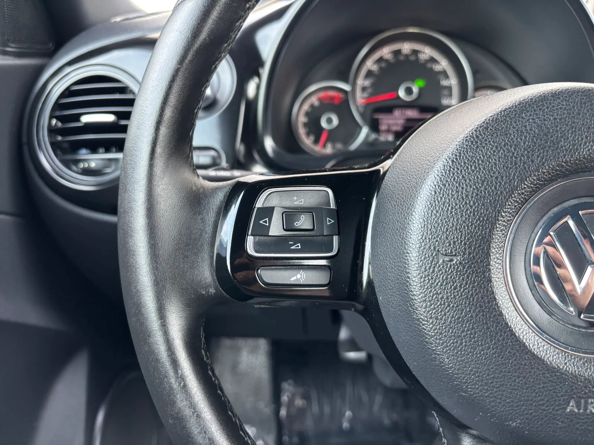 Used 2019 Volkswagen Beetle 2.0T S image 21